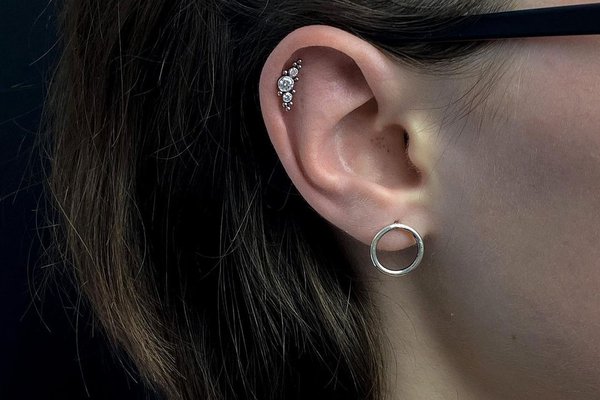 Piercing chrząstki ucha - VEAN TATTOO Wrocław