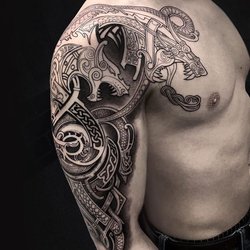 Tatuaże Męskie na Ramieniu