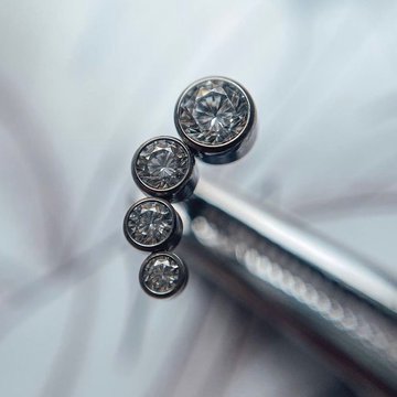 Sterylna biżuteria do piercingu z kryształami