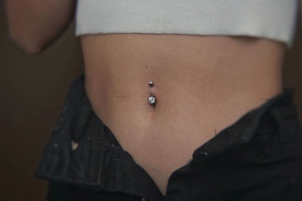 Piercing pępka – VEAN TATTOO Świnoujście