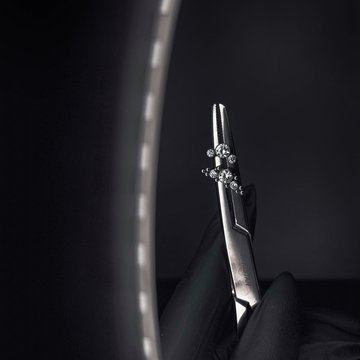 Sterylna pęseta z kolczykiem – piercing Sosnowiec