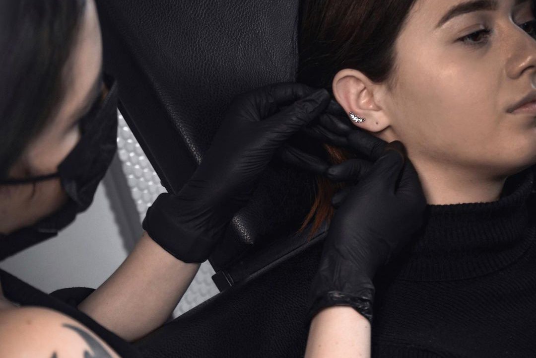 Profesjonalny piercing ucha, VEAN TATTOO Świnoujście