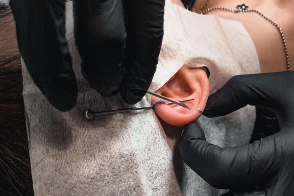 Sterylne przekłuwanie ucha – VEAN Tattoo Jelenia Góra