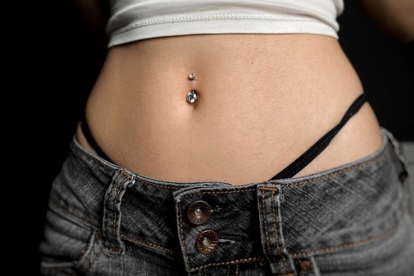 Piercing pępka – VEAN TATTOO Świnoujście