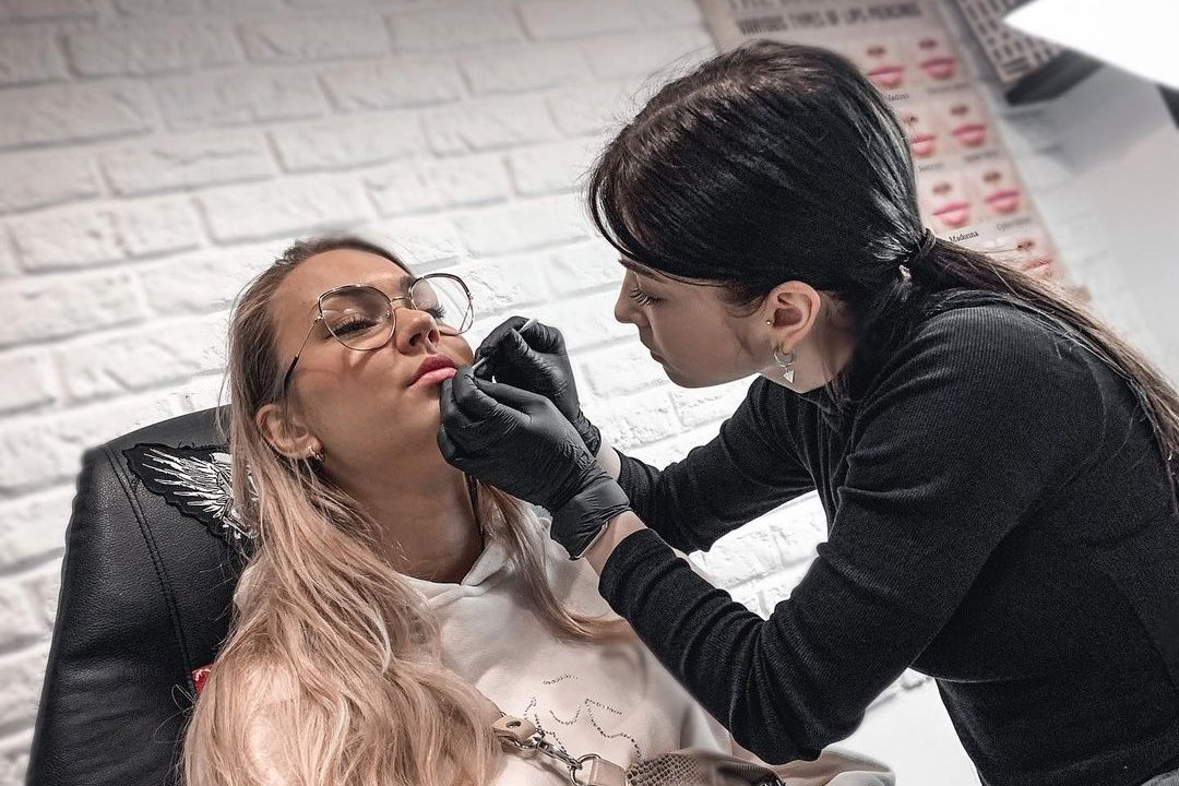 Piercing ust w studiu VEAN TATTOO, Bielsko-Biała