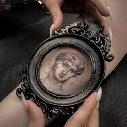 Tatuaże Damskie na Dłoni