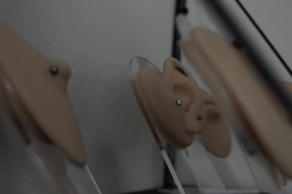 Modele uszu z kolczykami — VEAN Tattoo Zabrze