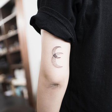 38bb9333b2cc9e7bb5bc094eb5169713--crescent-moon-tattoos-crescents.jpg