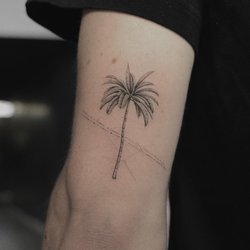 Małe tatuaże i wszystko, co musisz o nich wiedzieć