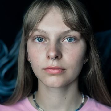Osoba z septum w studiu piercingu w Częstochowie