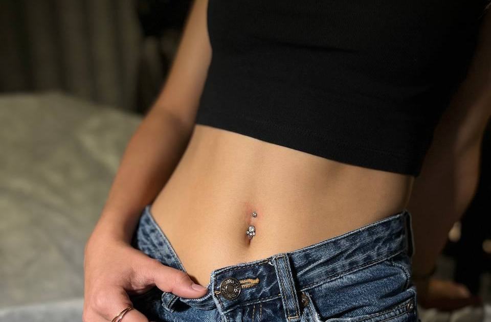 Piercing pępka