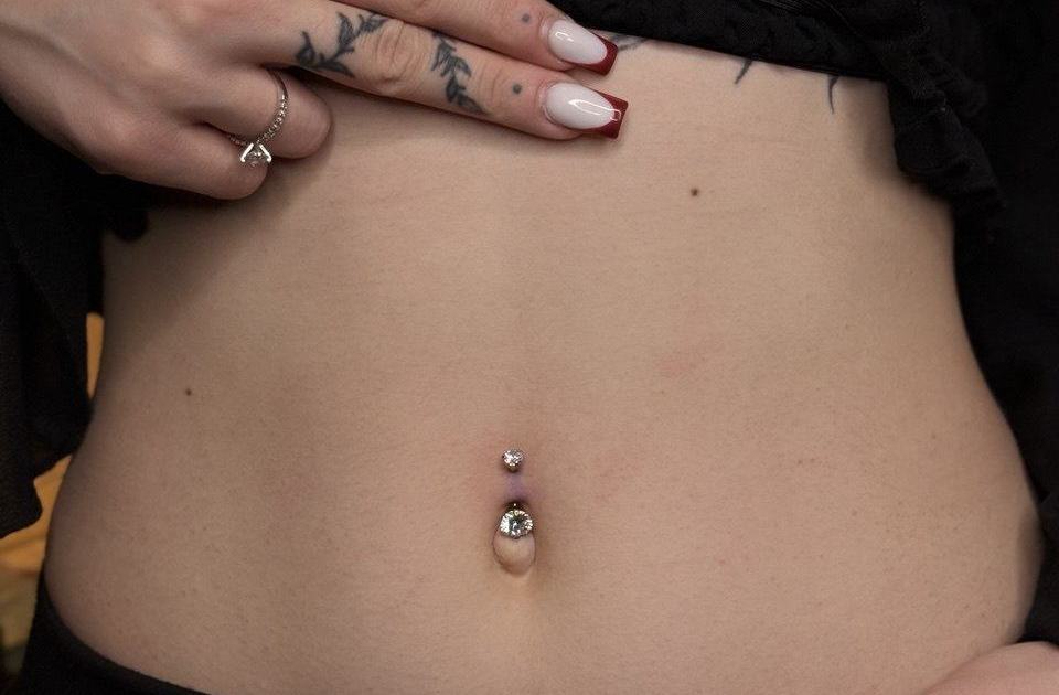 Piercing pępka