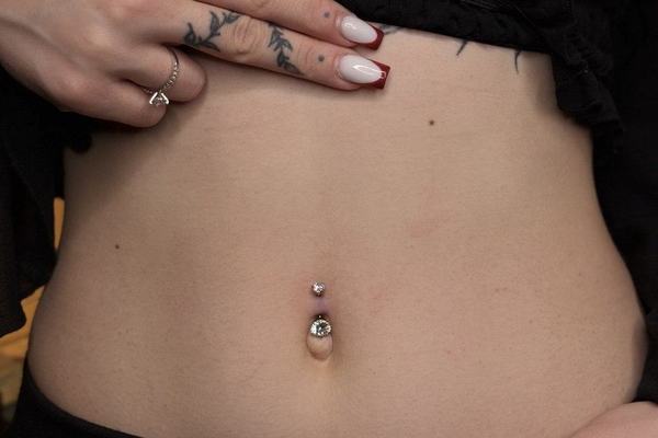 Piercing pępka w VEAN TATTOO Gliwice