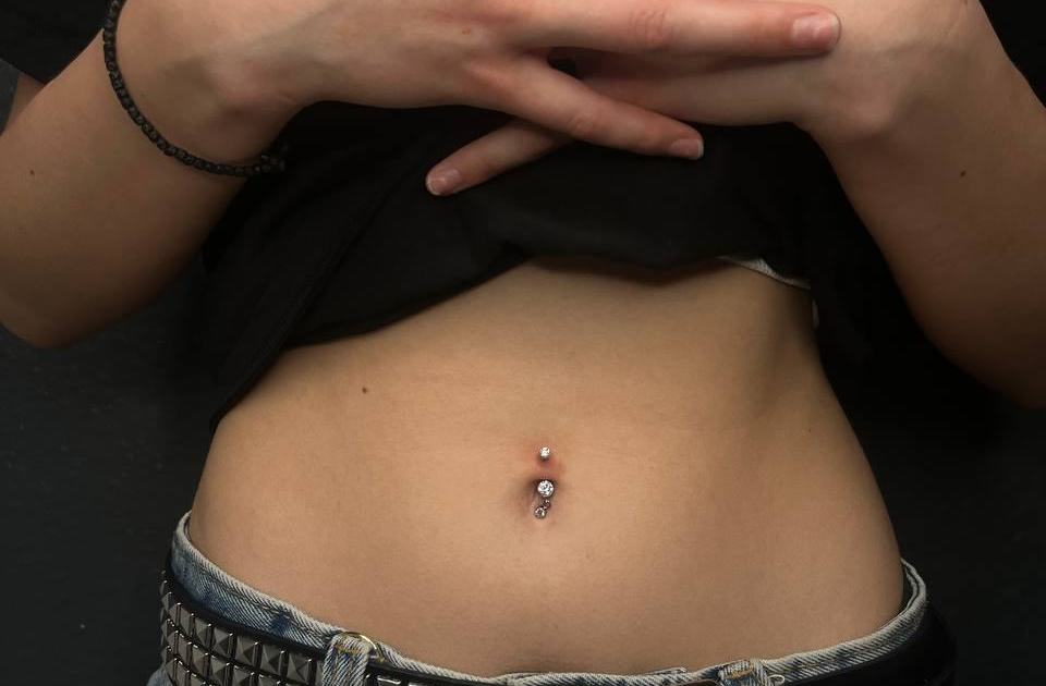 Piercing pępka