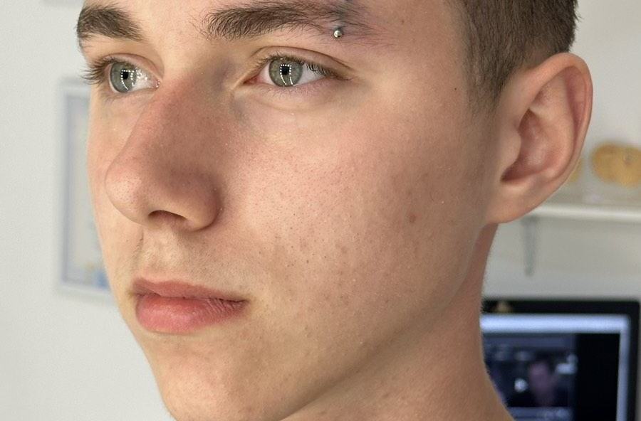 Piercing brwi