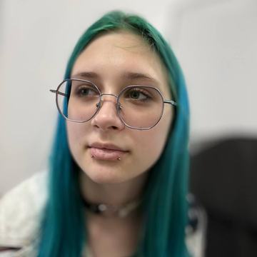Piercing wargi w studiu VEAN TATTOO Gliwice
