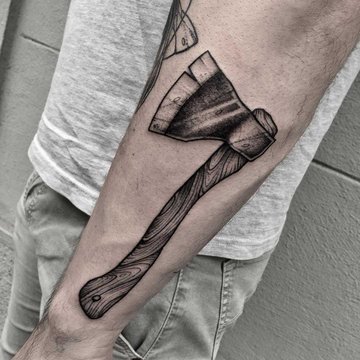 Blackwork-ax-tattoo.jpeg