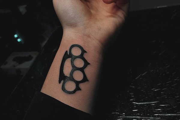 Brass_knuckles-34