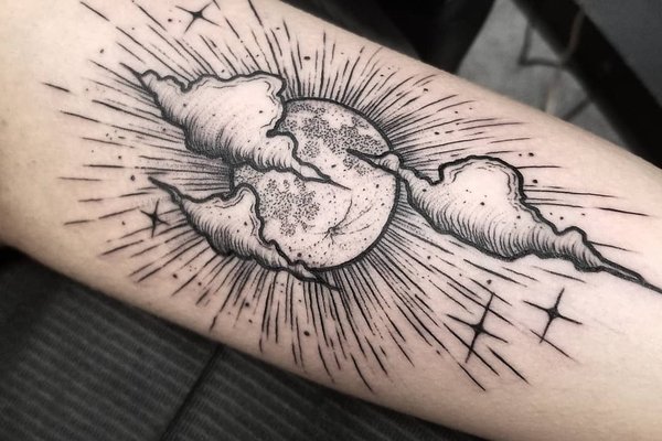 Clouds-and-sun-by-@thomasetattoos
