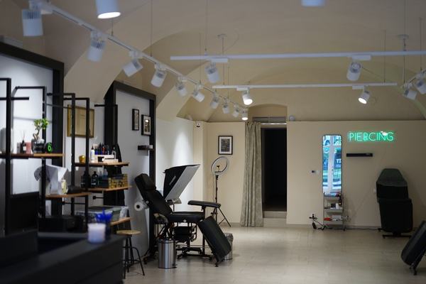 Studio tatuażu do wynajęcia, strefa piercingu