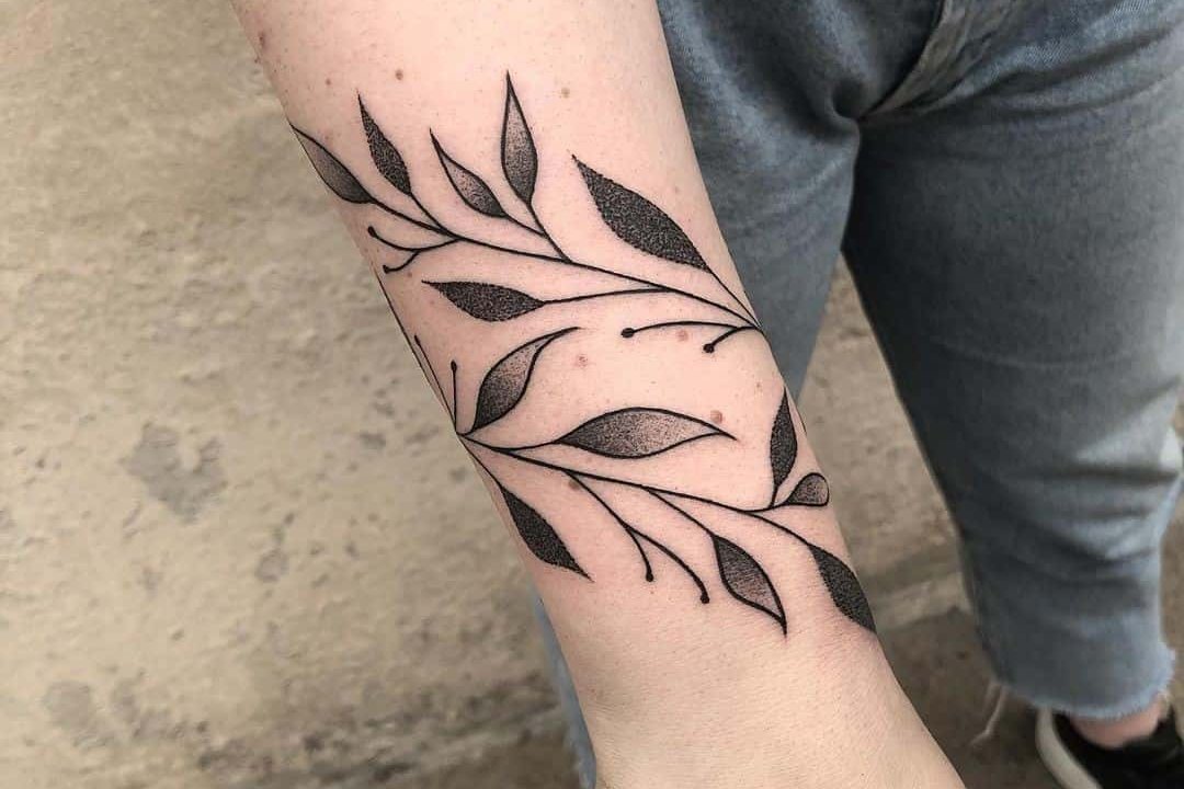 Delicate-Flower-Leaf-Bracelet-Tattoo