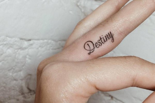 Finger-Name-Tattoo