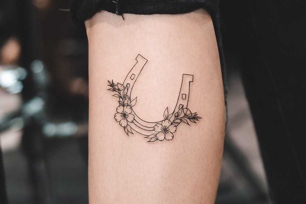 Horseshoe-tattoo-1024x1024