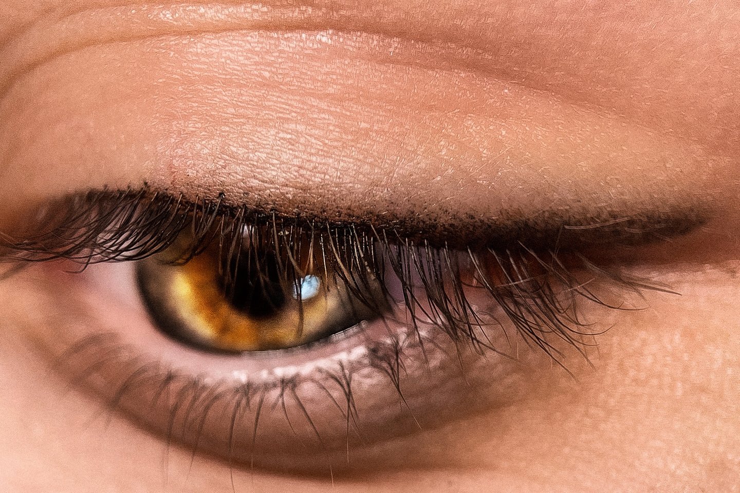 Mikropigmentacja powiek – zagęszczona linia rzęs