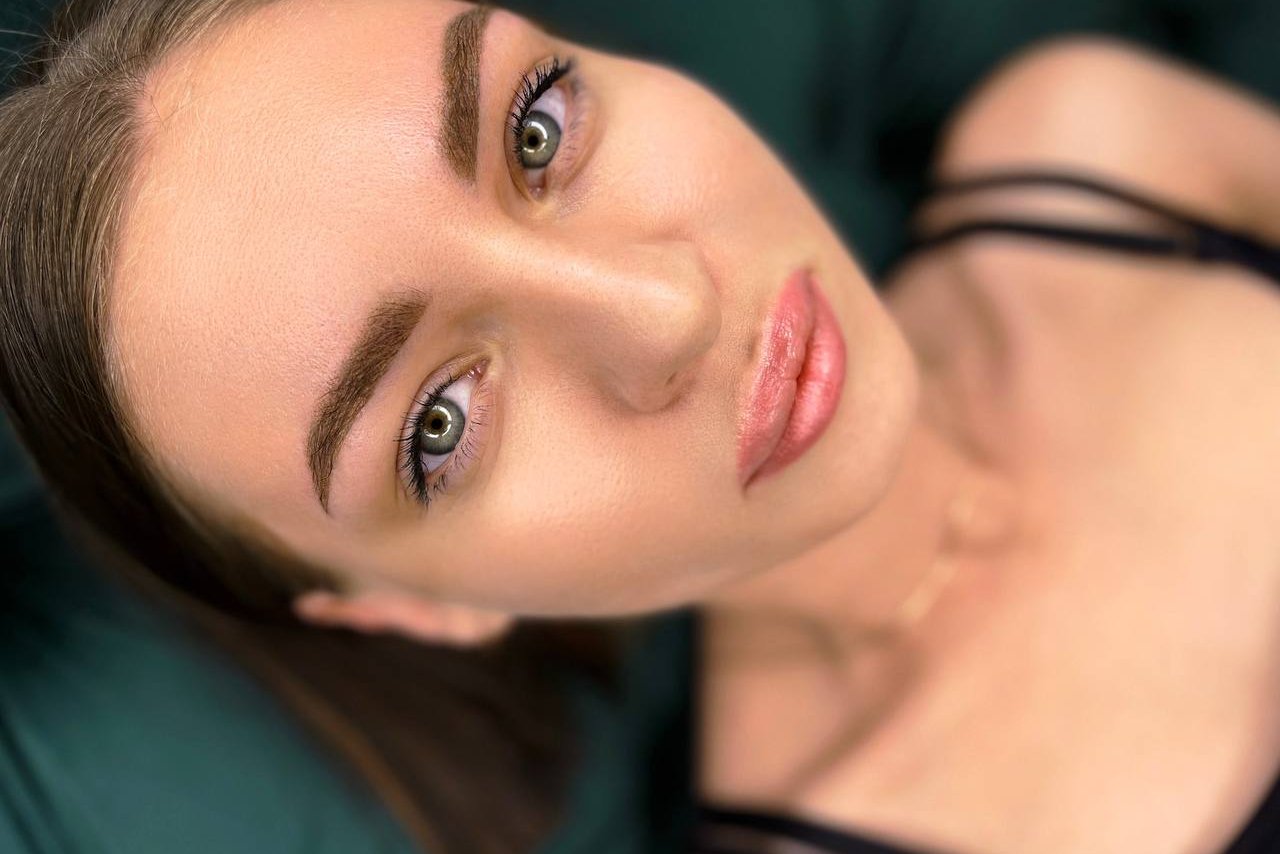 Makijaż permanentny brwi w Gliwicach – efekt naturalny