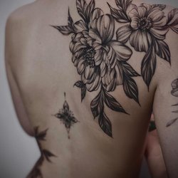 Tatuaże Damskie na Plecach