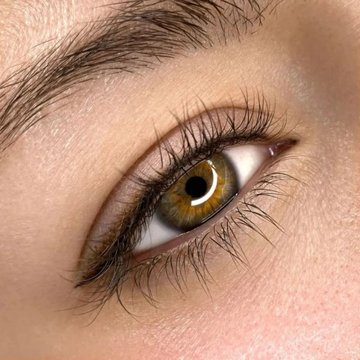 Subtelne zagęszczenie linii rzęs — makijaż permanentny