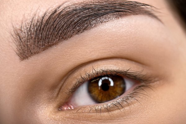 Makijaż permanentny brwi – technika pudrowa