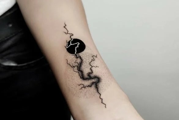 Lightning-Tattoos-585x469