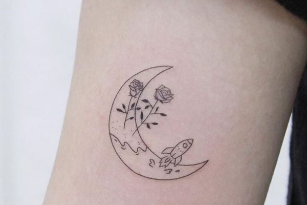 Outstanding-Moon-Tattoo.jpg