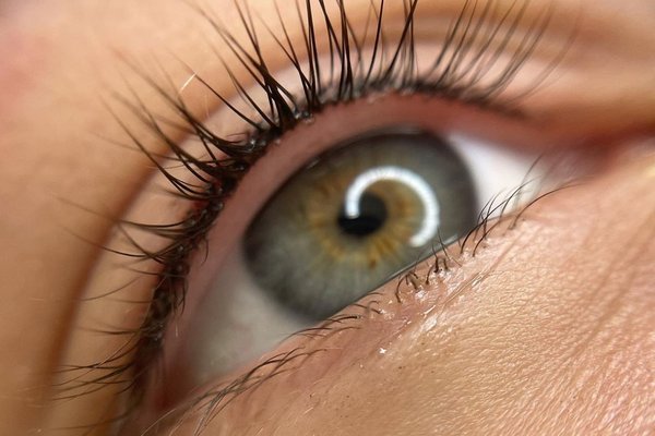 Makijaż permanentny oczu – podkreślona linia rzęs