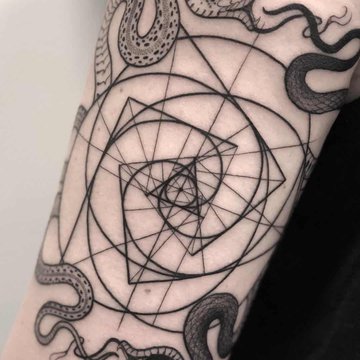 chronic-ink-tattoo-geometical.jpg