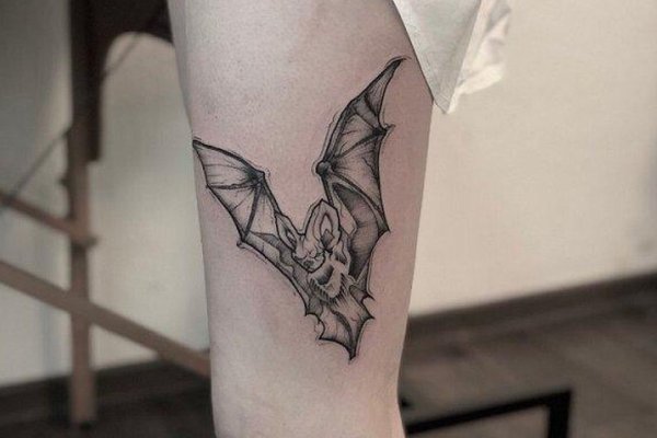 dotwork-bat-tattoo-women-water
