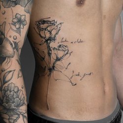 Tatuaże Męskie na Żebrach