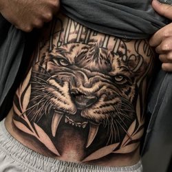 Tatuaże Męskie na Brzuchu