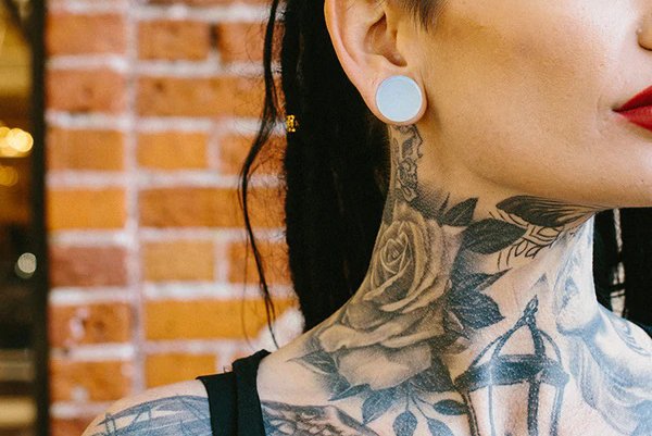opalite-plugs-ear-gauges-010_600x.jpg