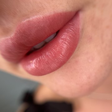 Makijaż permanentny ust – naturalny gradient