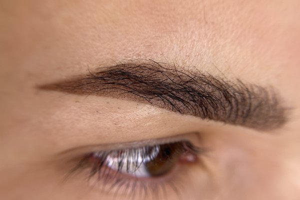 Makijaż permanentny brwi – naturalny efekt w Opolu