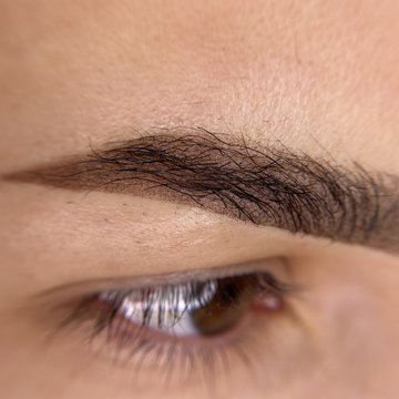 Makijaż permanentny brwi – naturalne zagęszczenie