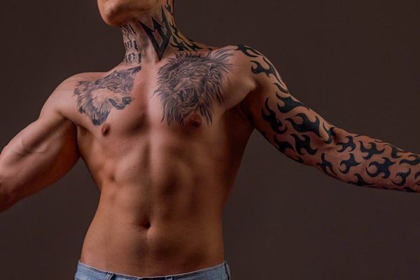 Łączenie stylów: gęsty rękaw i wilki na klatce