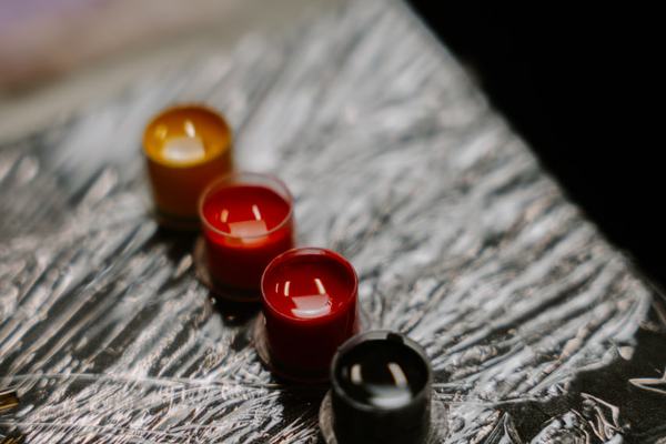 Jednorazowe kubeczki z pigmentami na folii ochronnej