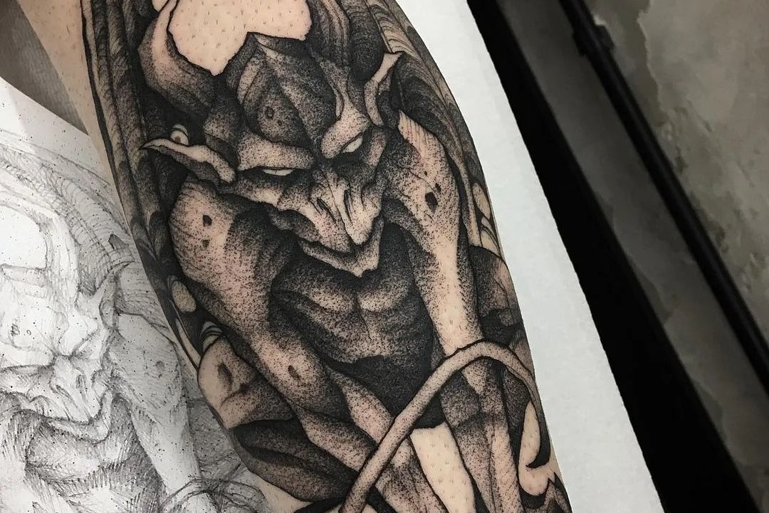 protector-gargoyle-tattoo-designs
