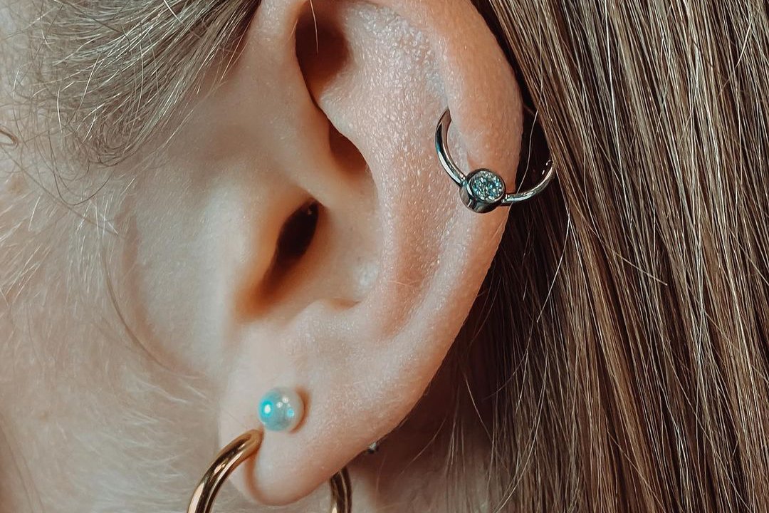 Piercing helix ucha — VEAN TATTOO Zielona Góra