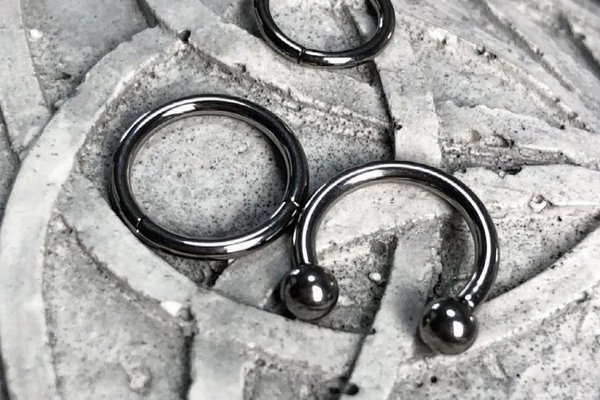 Kółka i podkówka do piercingu – VEAN TATTOO Kielce