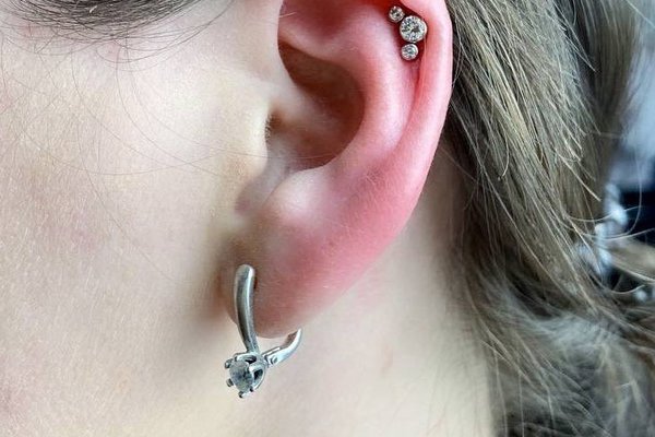 Piercing helix ucha – VEAN TATTOO Zielona Góra