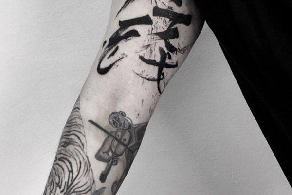 watercolor-hieroglyph-tattoo-men-water